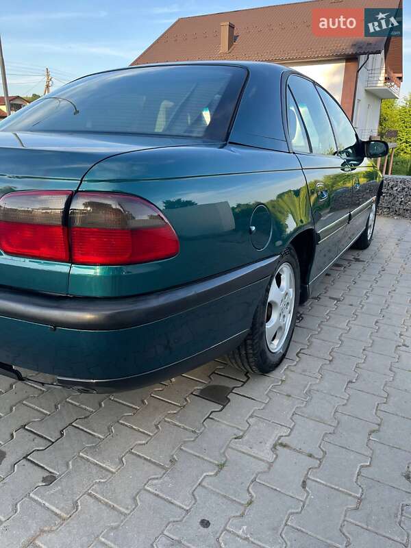 Седан Opel Omega 1994 в Снятине