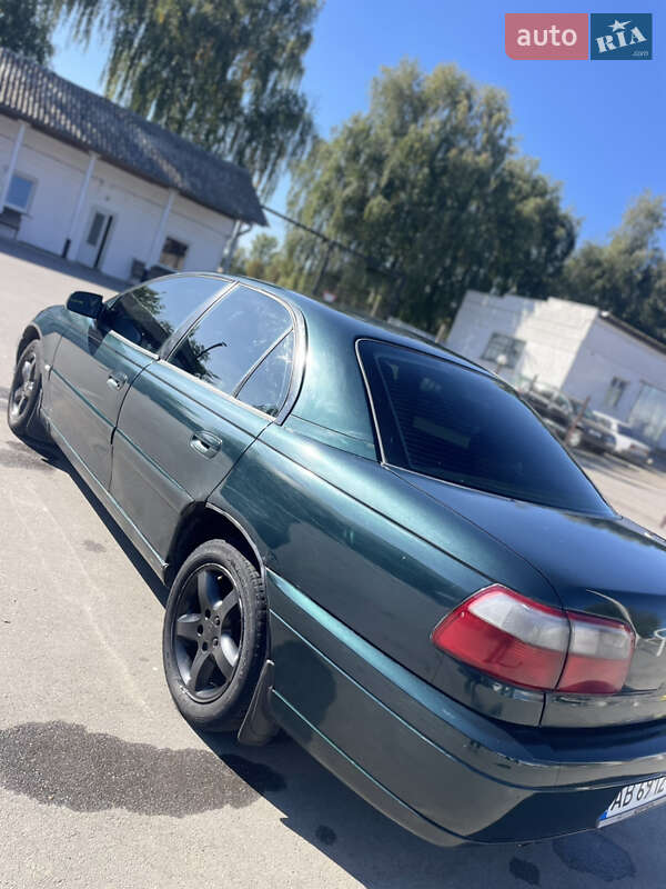Седан Opel Omega 2003 в Баре