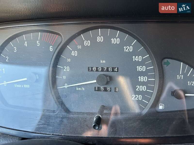 Седан Opel Omega 2001 в Буче