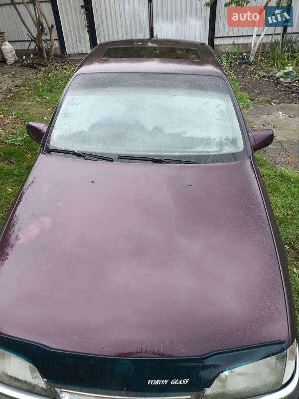 Седан Opel Omega 1993 в Ильинцах