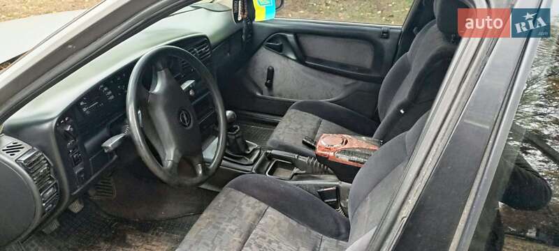 Седан Opel Omega 1991 в Полтаве фото 6 Седан Opel Omega 1991 в Полтаве