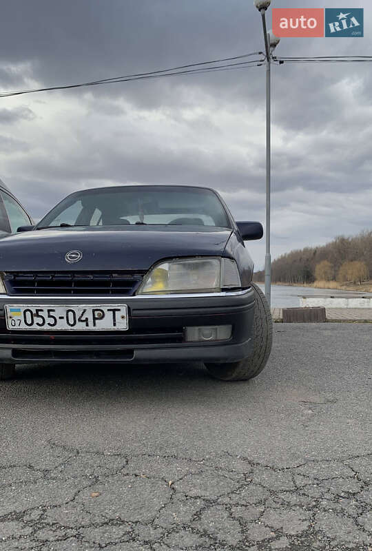Седан Opel Omega 1987 в Тлумаче