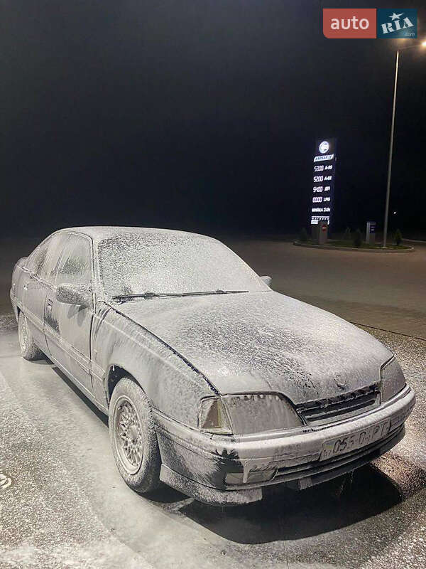 Седан Opel Omega 1987 в Тлумаче