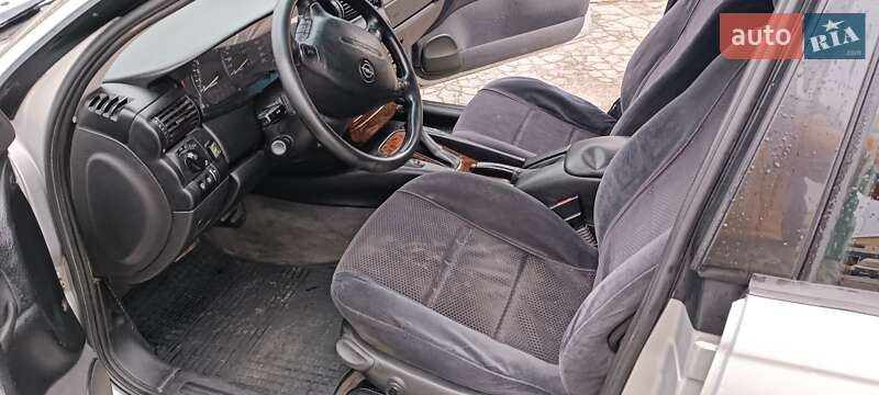 Седан Opel Omega 1999 в Сарнах