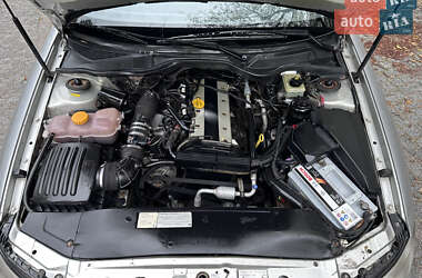 Седан Opel Omega 2000 в 