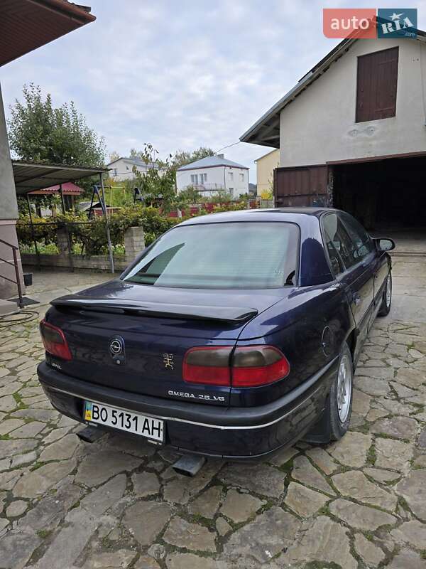 Седан Opel Omega 1997 в Тернополе