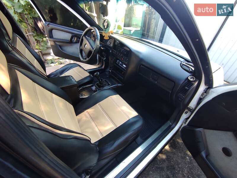 Седан Opel Omega 1993 в Кременчуге