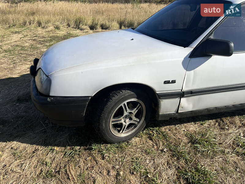Седан Opel Omega 1987 в Чернігові