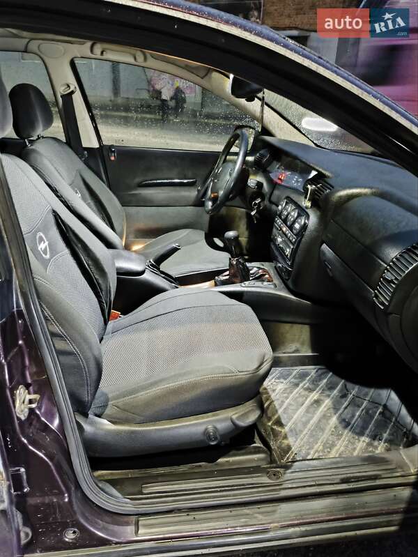 Седан Opel Omega 1995 в Виннице