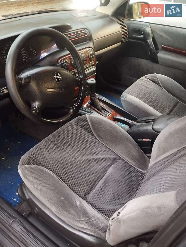Седан Opel Omega 1996 в Одессе
