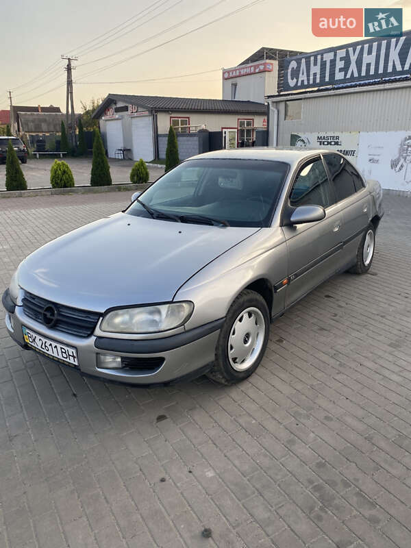 Седан Opel Omega 1995 в Вараше