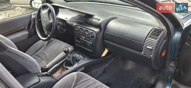 Седан Opel Omega 1995 в Києві