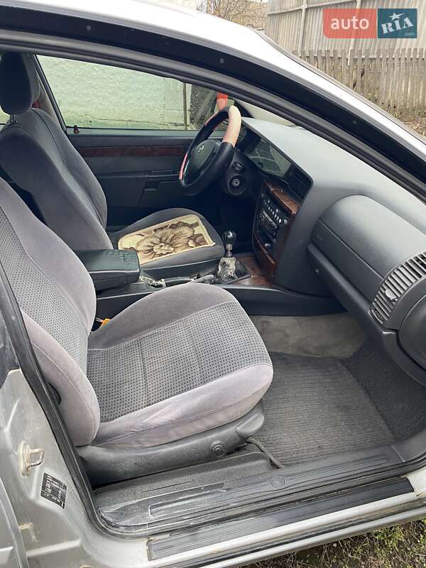 Седан Opel Omega 2000 в Чечельнике