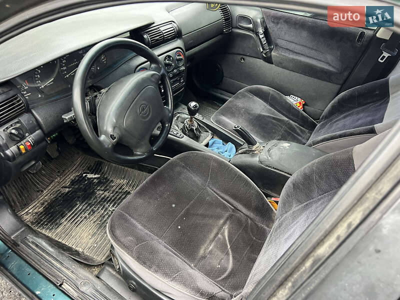 Седан Opel Omega 1995 в Киеве фото 17 Седан Opel Omega 1995 в Киеве