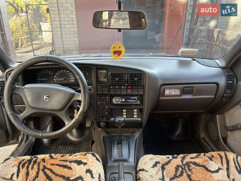 Седан Opel Omega 1987 в Ізмаїлі