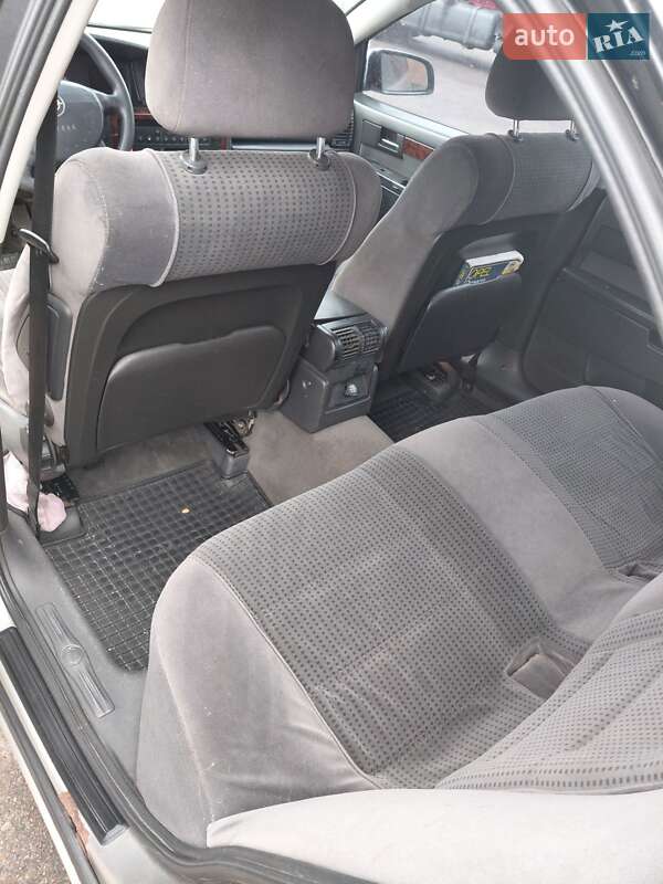 Седан Opel Omega 2002 в Лубнах