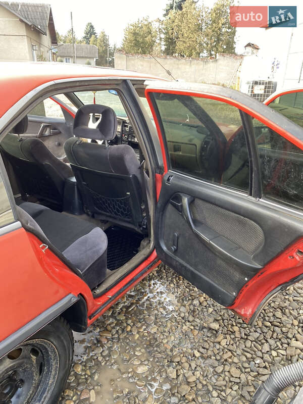 Седан Opel Omega 1987 в Городенке