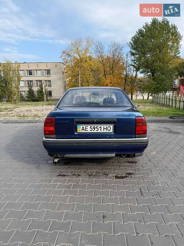Седан Opel Omega 1991 в Каменском