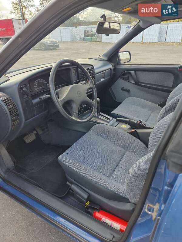 Седан Opel Omega 1987 в Кременчуге