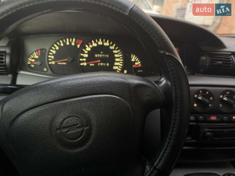 Седан Opel Omega 1994 в Кропивницком