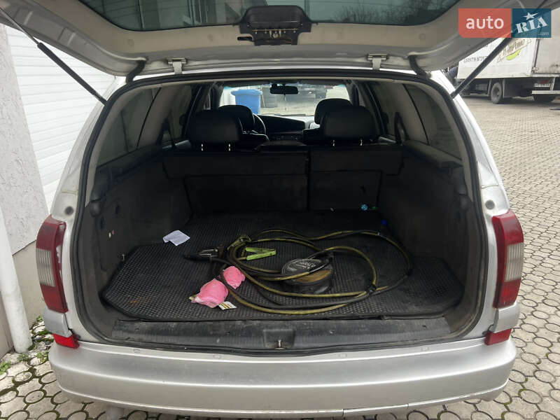 Універсал Opel Omega 2001 в Ужгороді