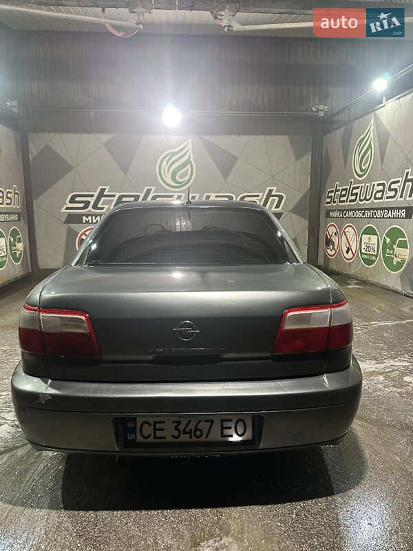 Седан Opel Omega 2000 в Черновцах