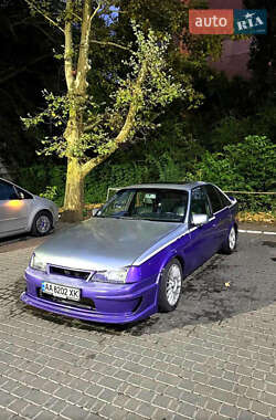 Седан Opel Omega 1991 в Ирпене