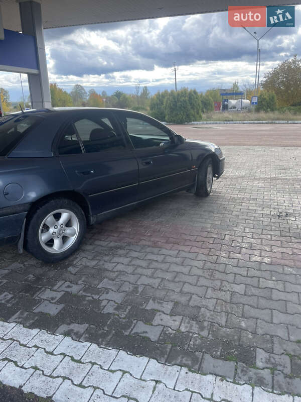Седан Opel Omega 1998 в Надвірній