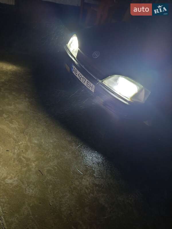 Седан Opel Omega 1991 в Виннице