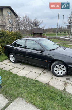 Седан Opel Omega 2000 в Львове