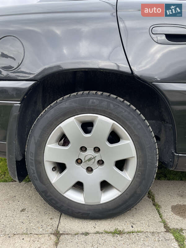 Седан Opel Omega 2000 в Львове