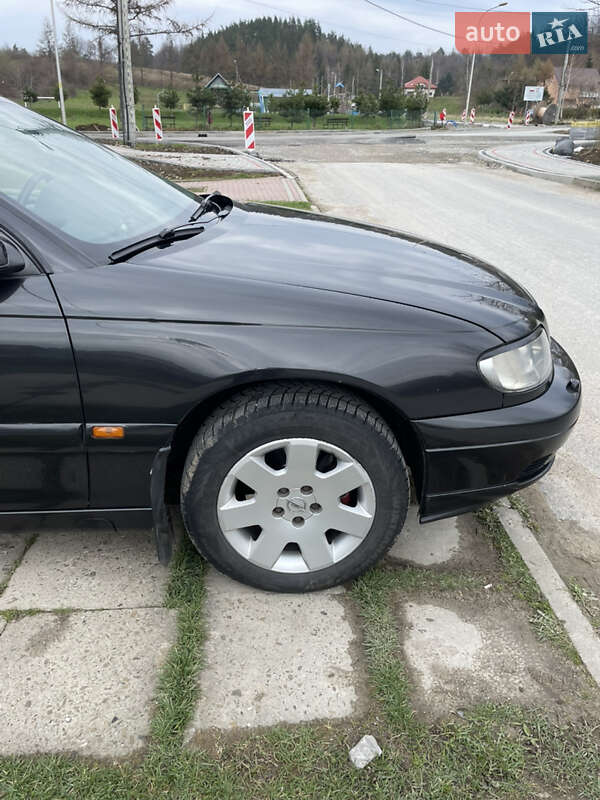 Седан Opel Omega 2000 в Львове