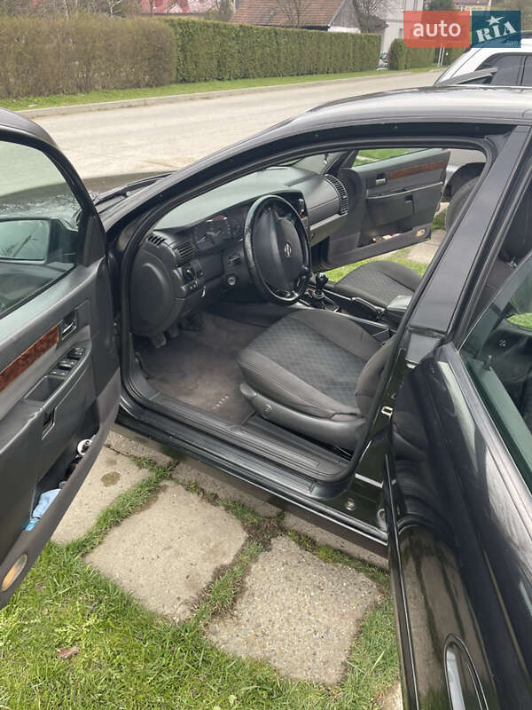 Седан Opel Omega 2000 в Львове