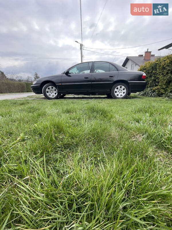 Седан Opel Omega 2000 в Львове