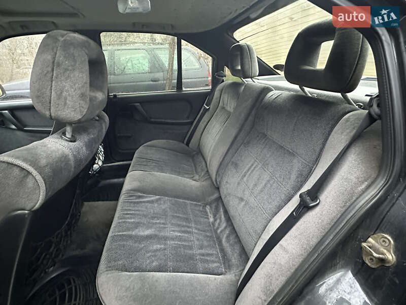 Седан Opel Omega 1992 в Києві фото 10 Седан Opel Omega 1992 в Києві