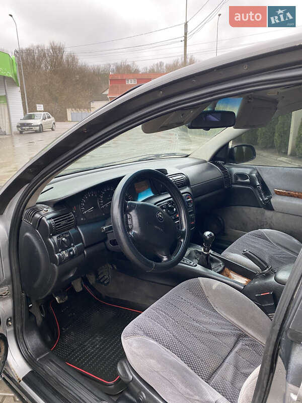 Седан Opel Omega 1995 в Томашполі