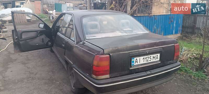 Седан Opel Omega 1991 в Узине
