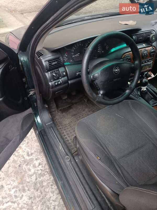 Седан Opel Omega 1996 в Києві