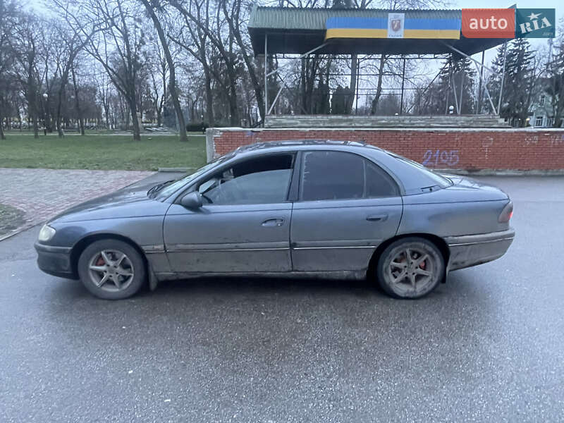 Седан Opel Omega 1995 в Гадяче