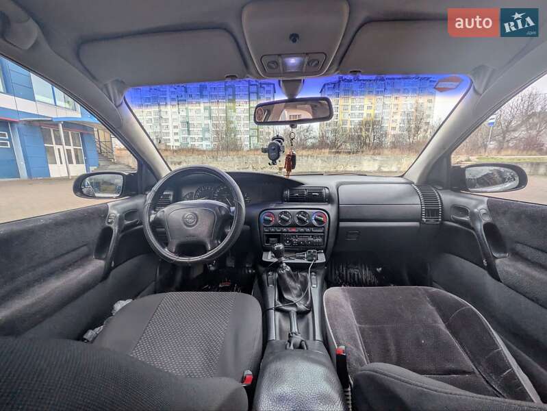 Седан Opel Omega 1995 в Івано-Франківську