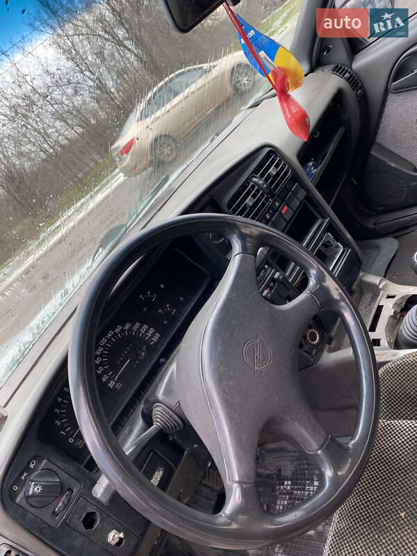 Седан Opel Omega 1988 в Кривому Розі