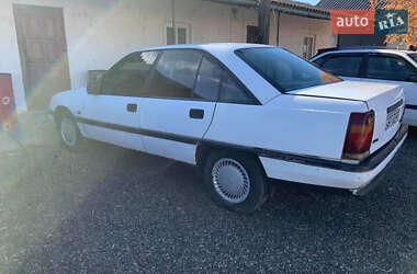 Седан Opel Omega 1988 в Вышкове