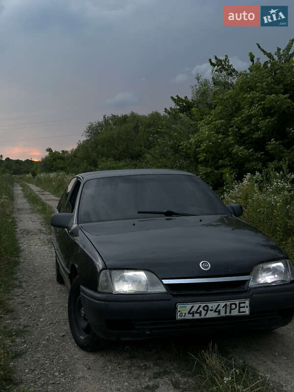 Седан Opel Omega 1989 в Виноградове