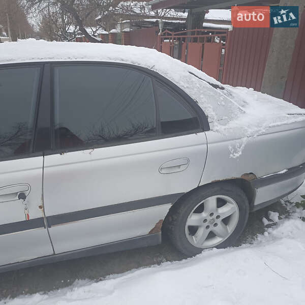 Седан Opel Omega 1999 в Корсуне-Шевченковском