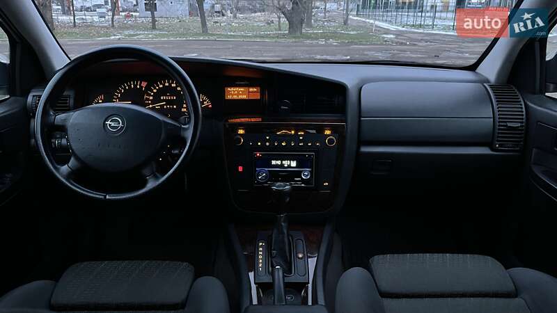 Седан Opel Omega 2001 в Николаеве