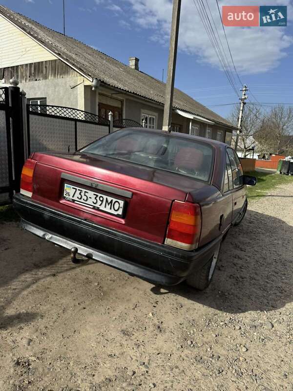 Седан Opel Omega 1989 в Черновцах