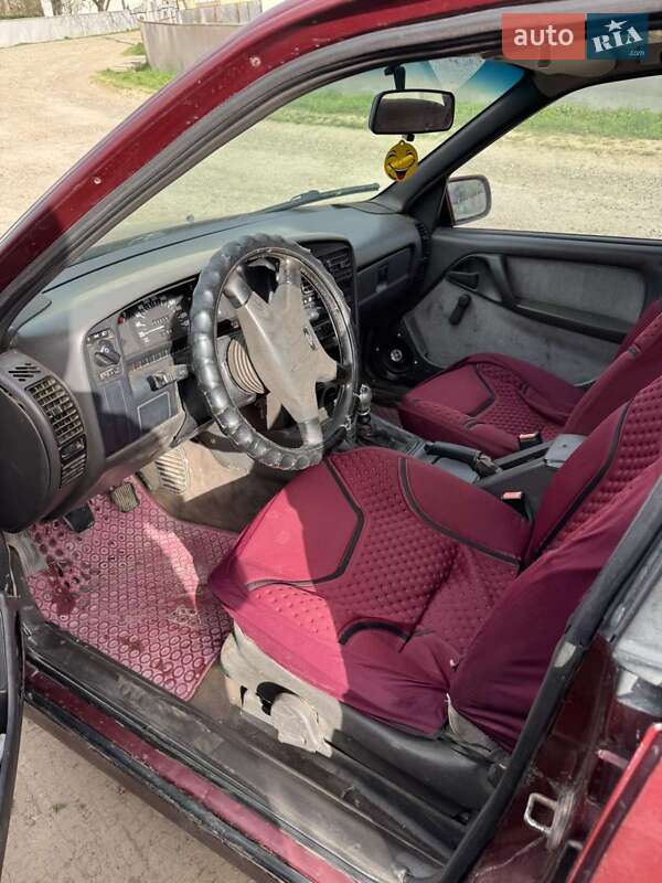 Седан Opel Omega 1989 в Черновцах