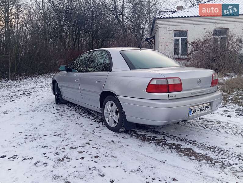 Седан Opel Omega 2000 в Новоукраинке