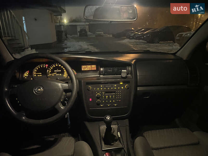 Універсал Opel Omega 2001 в Львові