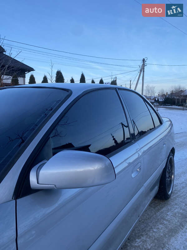 Седан Opel Omega 2000 в Полтаве